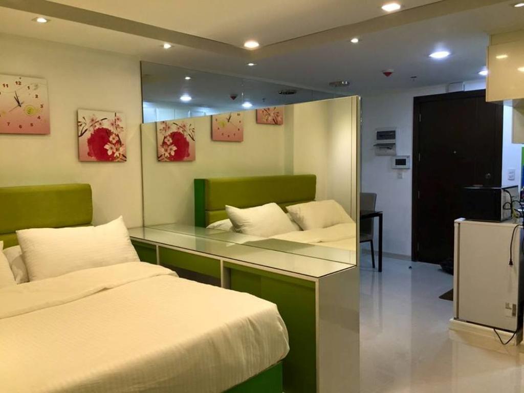One Palm Tree Condo Manila Room photo